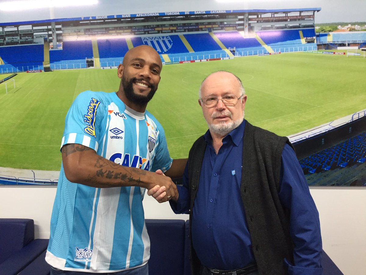 Calciomercato, Maicon firma con l'Avaí FC in Brasile