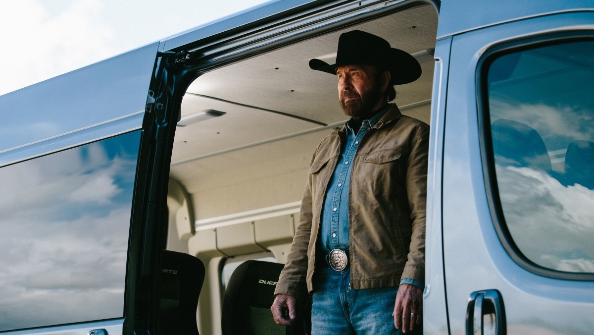Fiat Professional sceglie Chuck Norris e diventa "imbattibile"