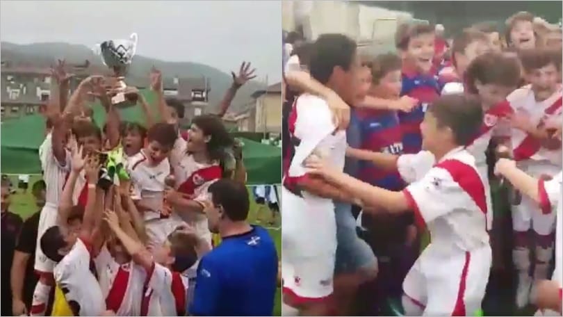 La sportività dei bambini: vincitori e sconfitti cantano insieme