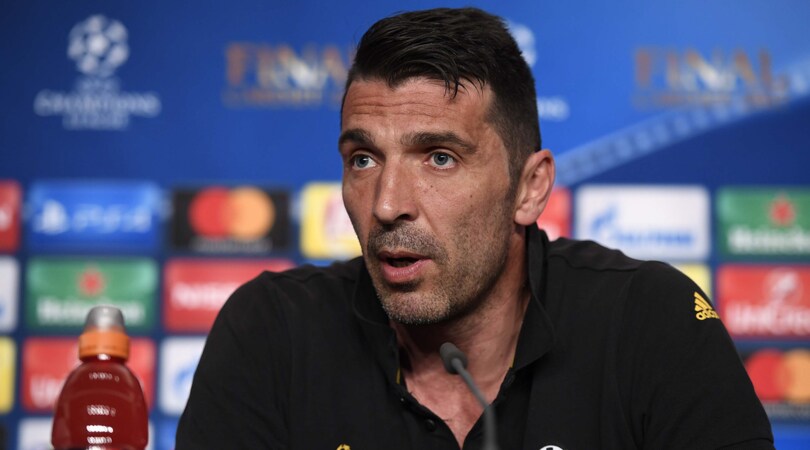 Buffon: voglio la Coppa, il Pallone d'oro non mi interessa