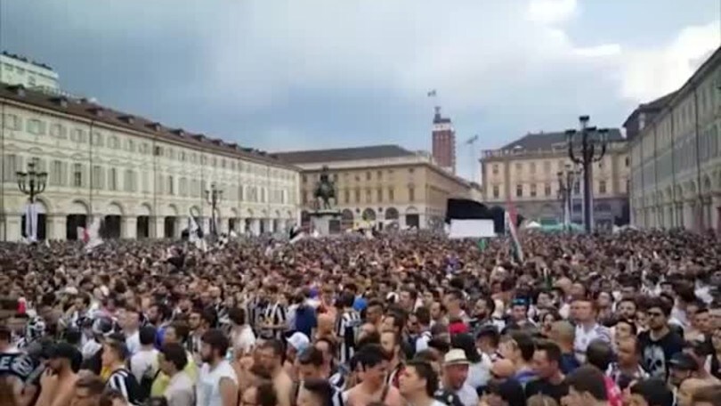Torino: piazza San Carlo piena di tifosi juventini