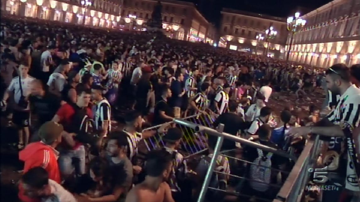 Paura a Torino: scene di panico in piazza San Carlo