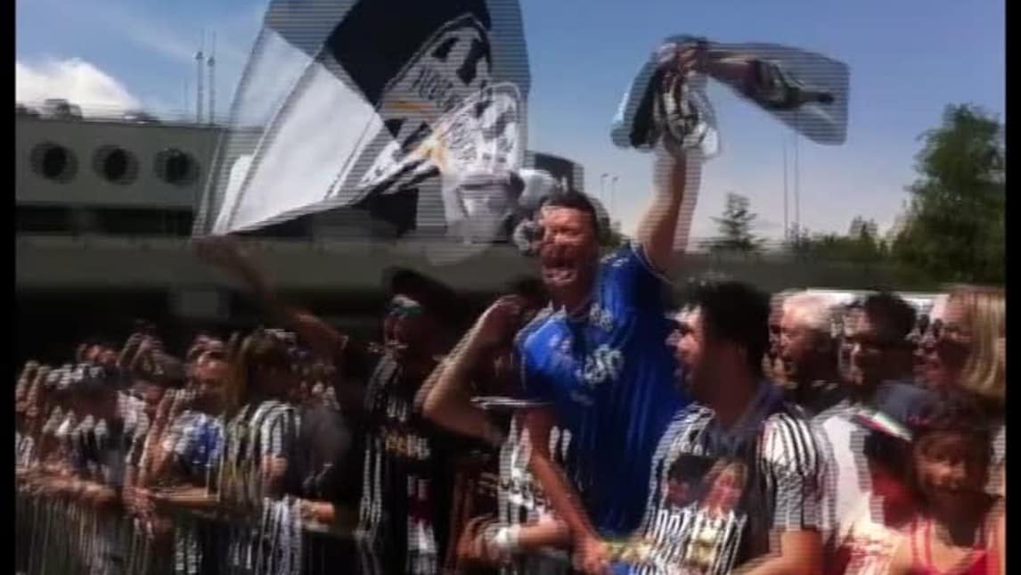 Torino: i tifosi della Juve all'aeroporto di Caselle