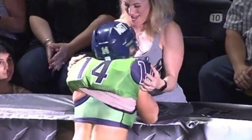 Lfl, touchdown per Shea Norton: l'esultanza sexy scatena il web