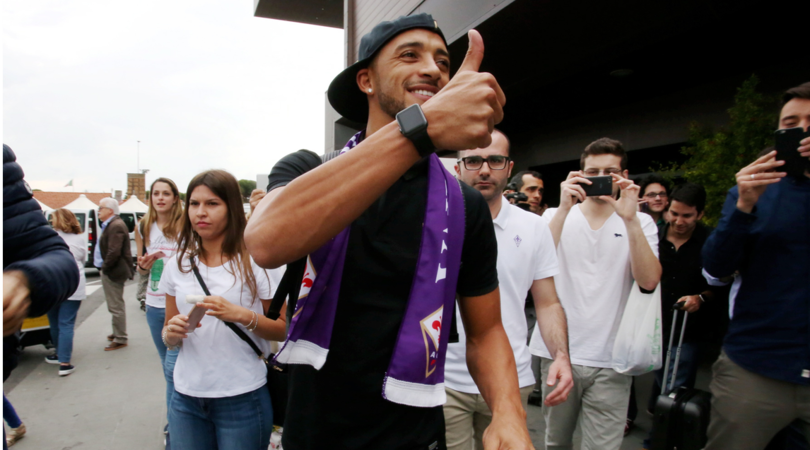 Vitor Hugo sbarca a Firenze con la sciarpa della Fiorentina