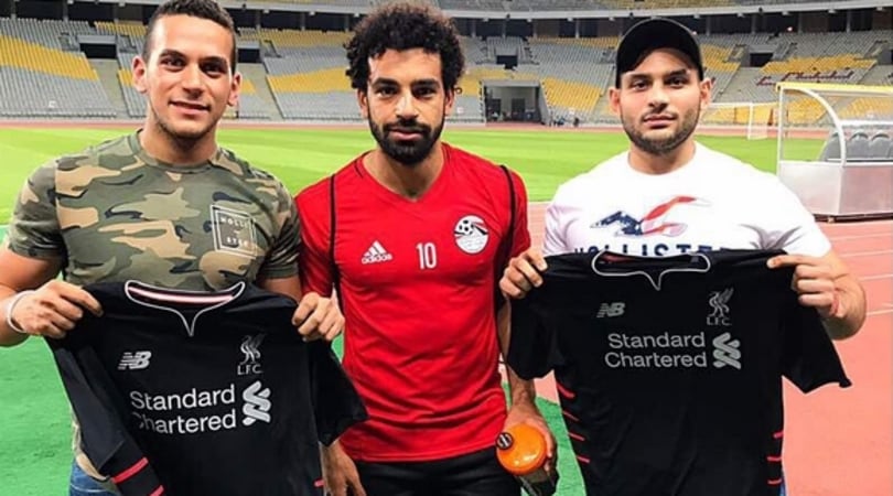 Calciomercato Roma: Salah già posa con i tifosi del Liverpool