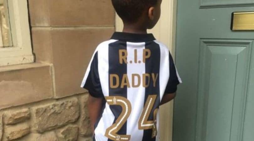 Il figlio di Tioté emoziona tutti con la maglia del papà