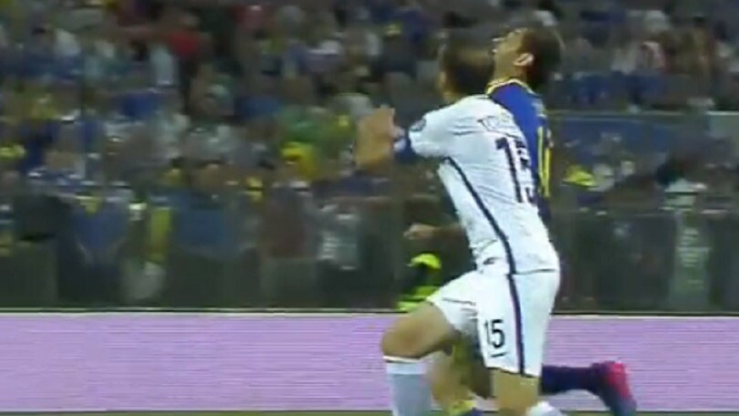 Bosnia-Grecia, Torosidis mette ko Lulic: la fotosequenza