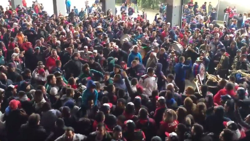 "Despacito" coro da stadio: ecco come la cantano in Argentina!
