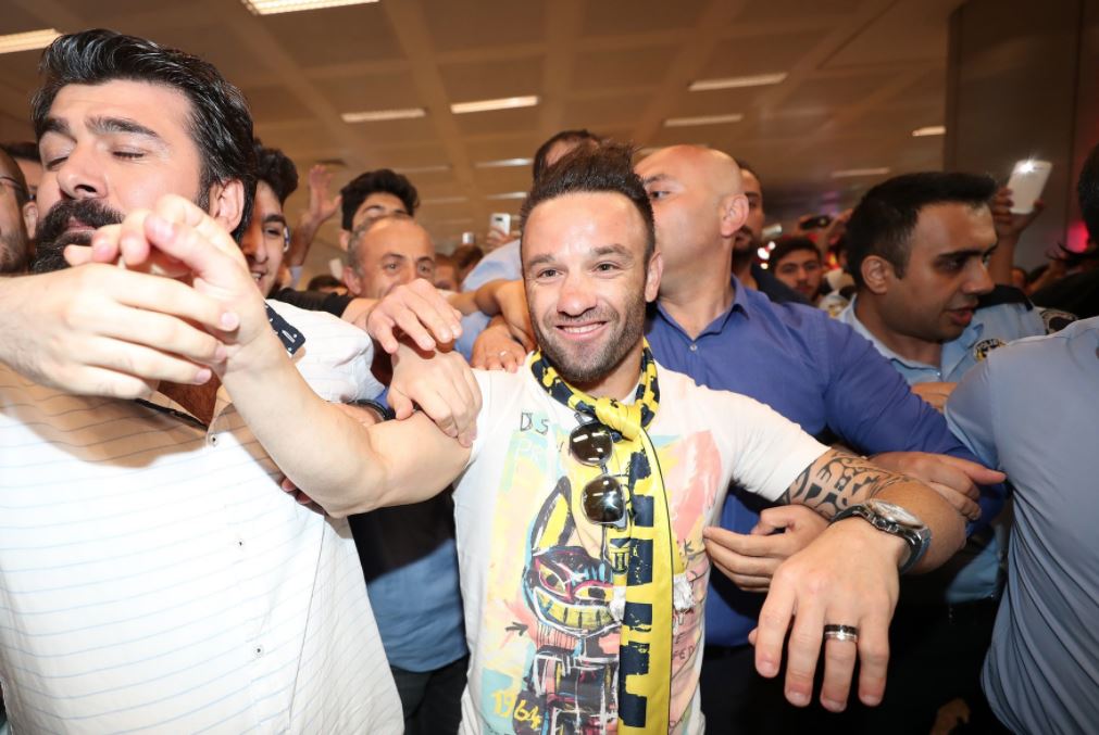 Calciomercato, colpo Fenerbahce: preso Valbuena dal Lione