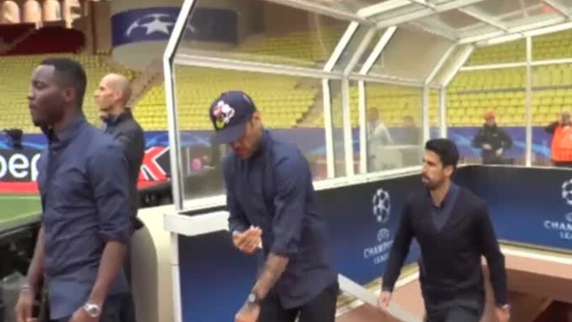 Dani Alves spinge Dybala lontano dalla Juve