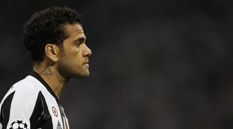 Juventus, rabbia dei tifosi contro Dani Alves: «Vattene tu!»
