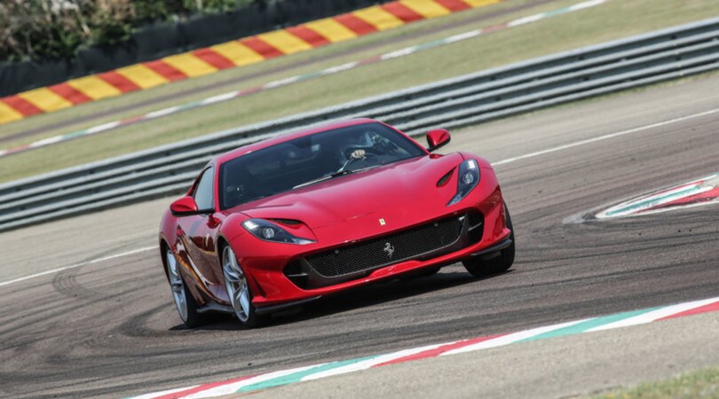 Ferrari 812 Superfast, la prova della stradale da record