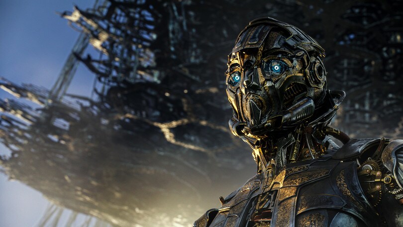 Transformers: l'ultimo cavaliere, fra draghi robotici e un pizzico di noia