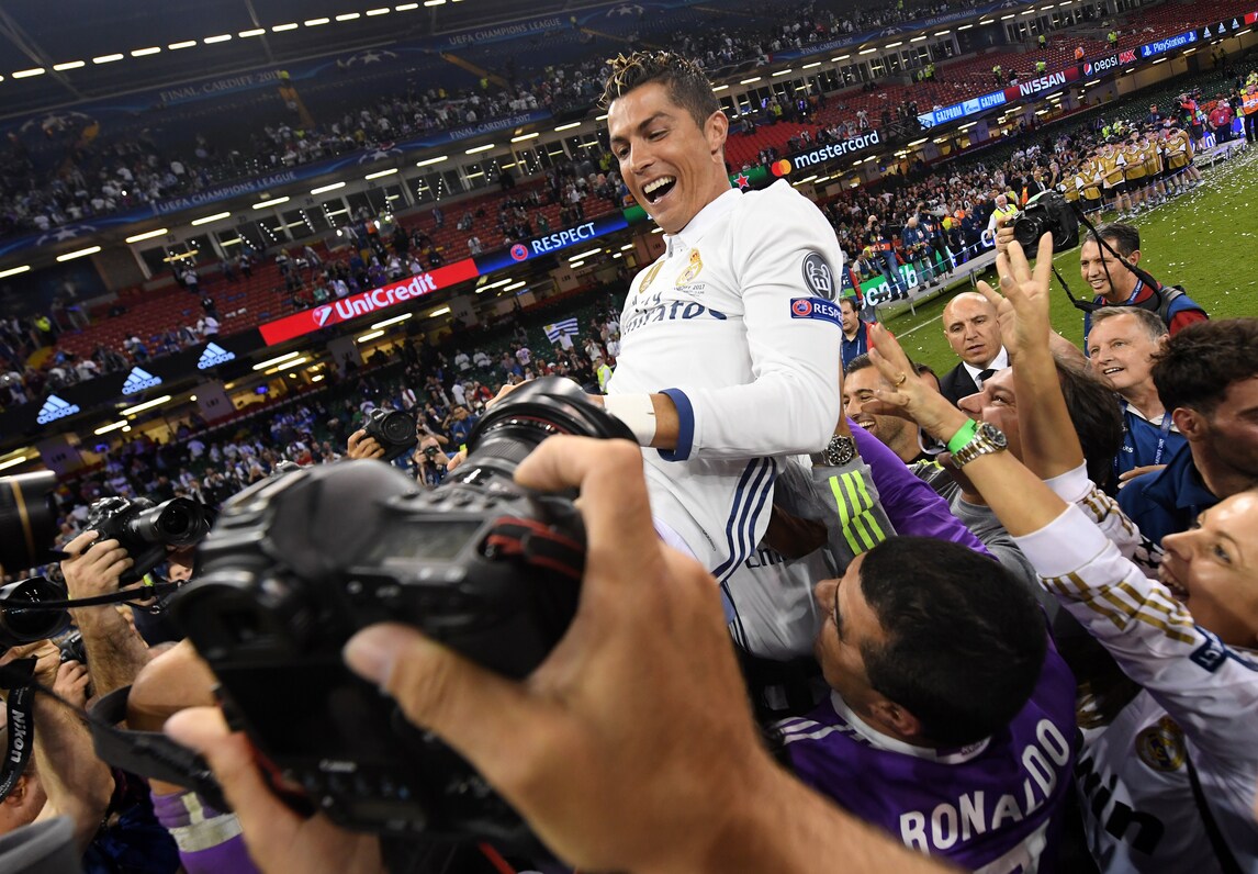 Da Ronaldo a Mourinho, perché strapaghiamo le star del calcio
