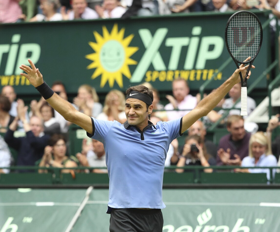 Tennis, meraviglia Federer: batte Zverev e trionfa ad Halle