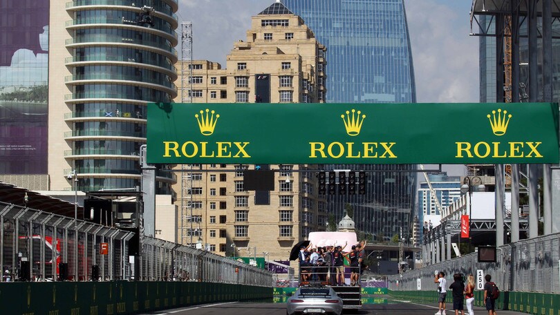 F1, Baku: subito contatto Raikkonen-Bottas, Vettel secondo