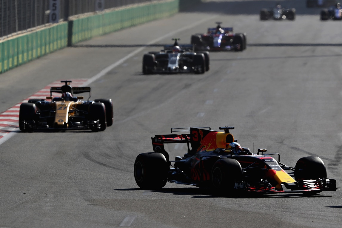 F1: a Baku vince Ricciardo, Vettel 4° davanti a Hamilton