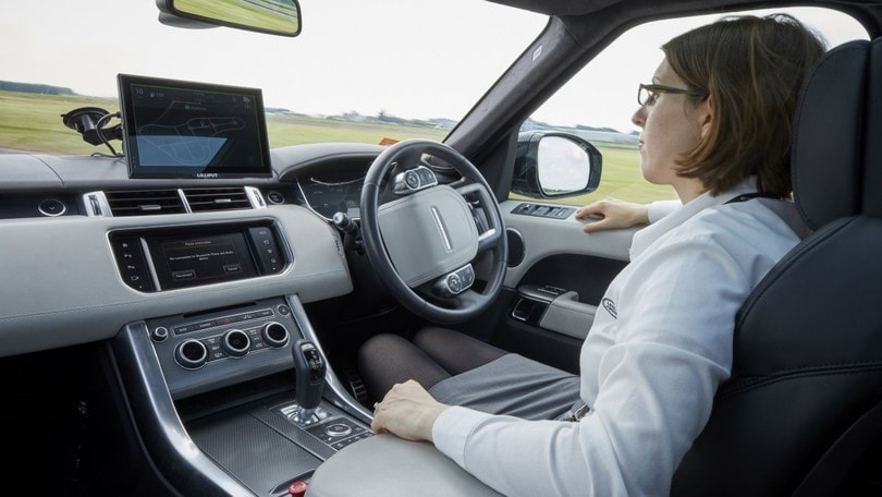 Jaguar Land Rover sperimenta la guida autonoma in UK