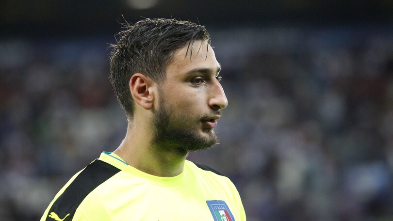 Donnarumma, flop dalla distanza: Twitter non perdona