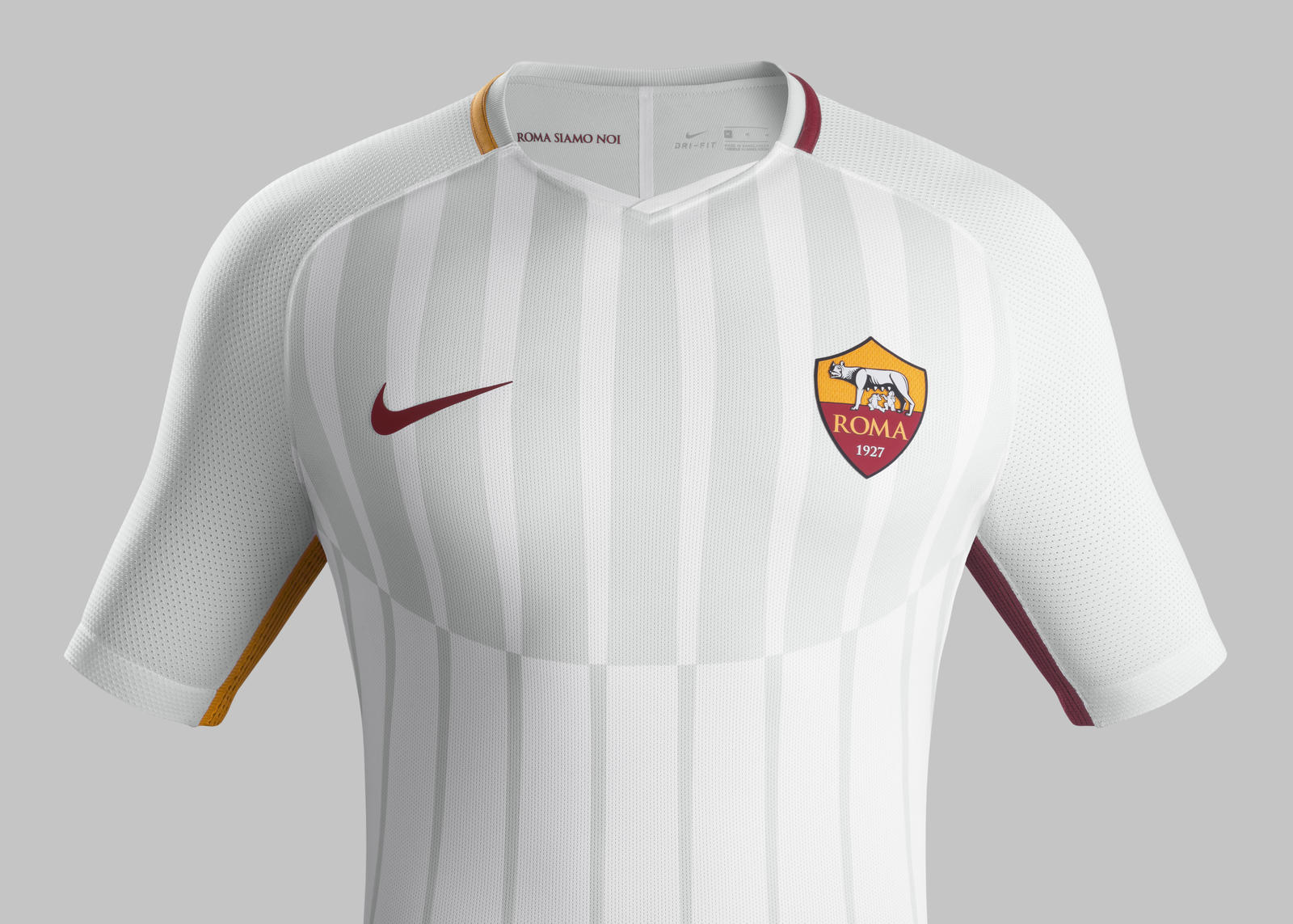 La seconda maglia della Roma vista da vicino