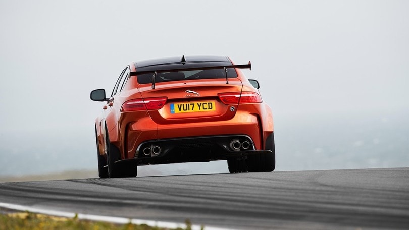 Jaguar XE SV Project 8 2017