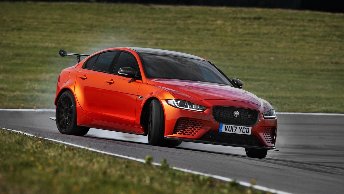Jaguar XE SV Project 8, dedicata ai "petrolheads"