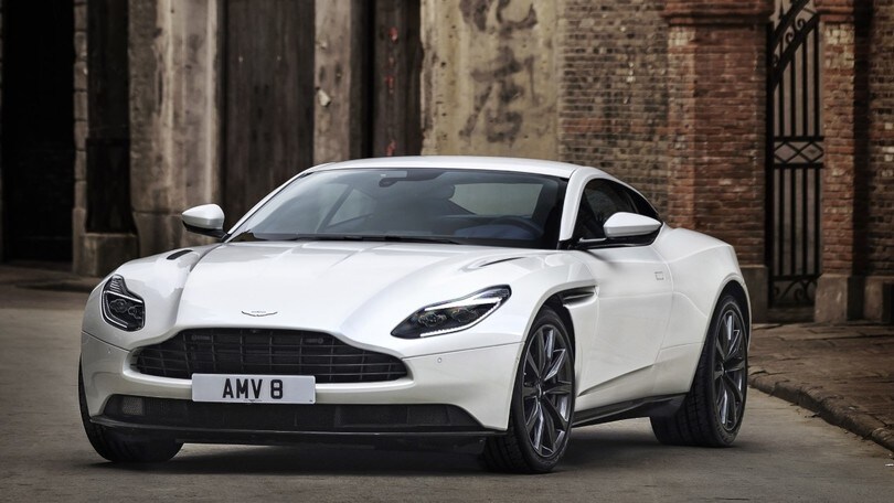 Aston Martin, la DB11 diventa anche V8