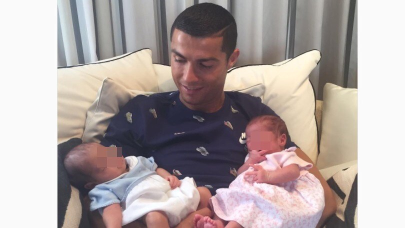 Ronaldo, ecco i gemelli Eva e Matteo: «I nuovi amori della mia vita»