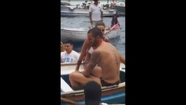 Bonucci, lo sfottò del barcaiolo tifoso del Napoli: «O' triplete t'è rimasto 'n canna»