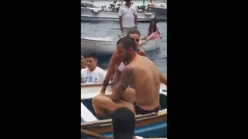 Bonucci, lo sfottò del barcaiolo tifoso del Napoli: «O' triplete t'è rimasto 'n canna»