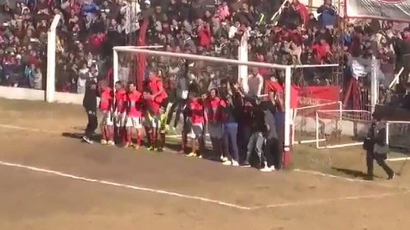 Dybala, che punizione: gol con barriera umana sulla porta!