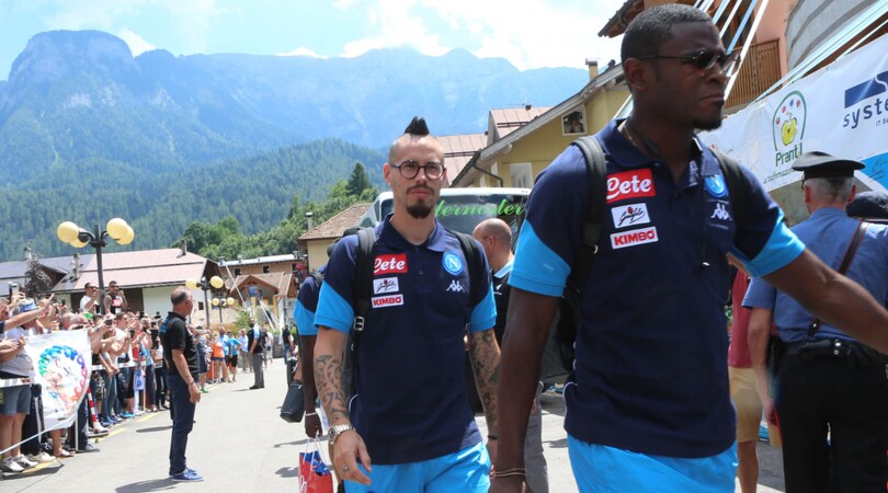 Il Napoli è arrivato a Dimaro: cori per Mertens e Hamsik