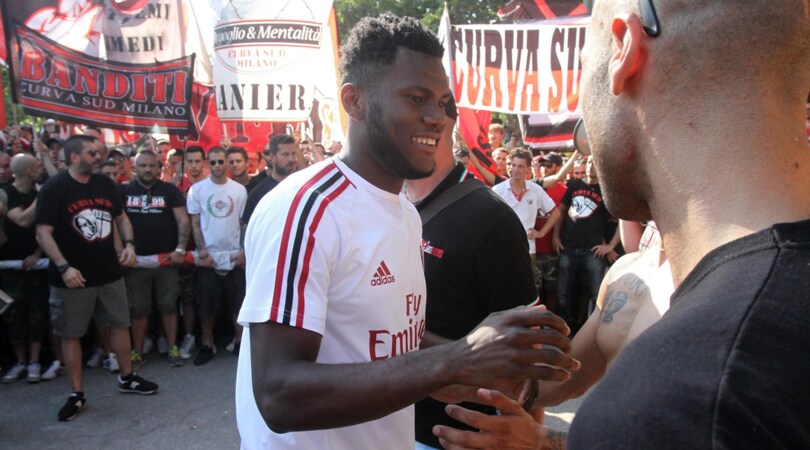 Milan, migliaia di tifosi al raduno. E arriva Conti