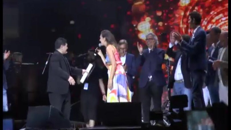 Maradona canta "O surdato 'nnammurato"