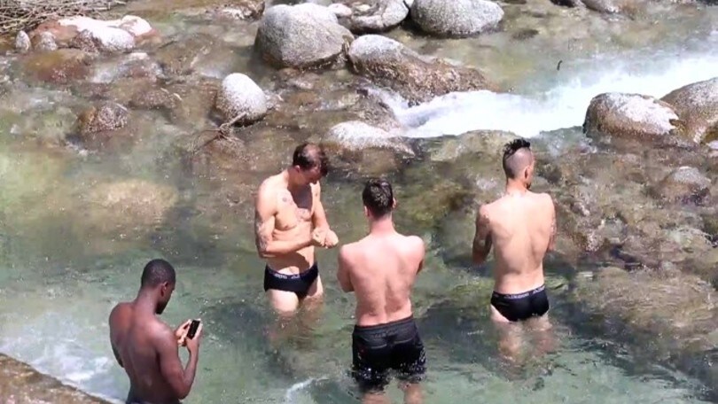 Napoli, Dimaro bollente e scatta il bagno al fiume