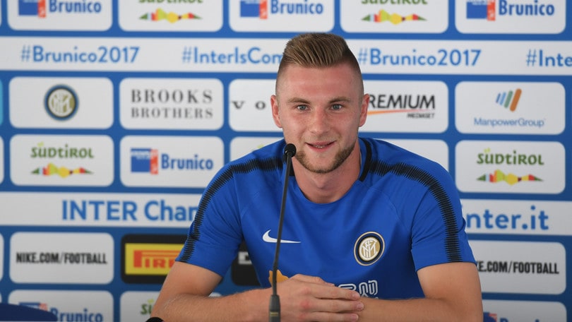 Inter, si presenta Skriniar: