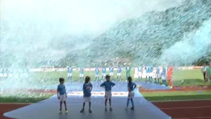 Il Napoli presenta la nuova maglia