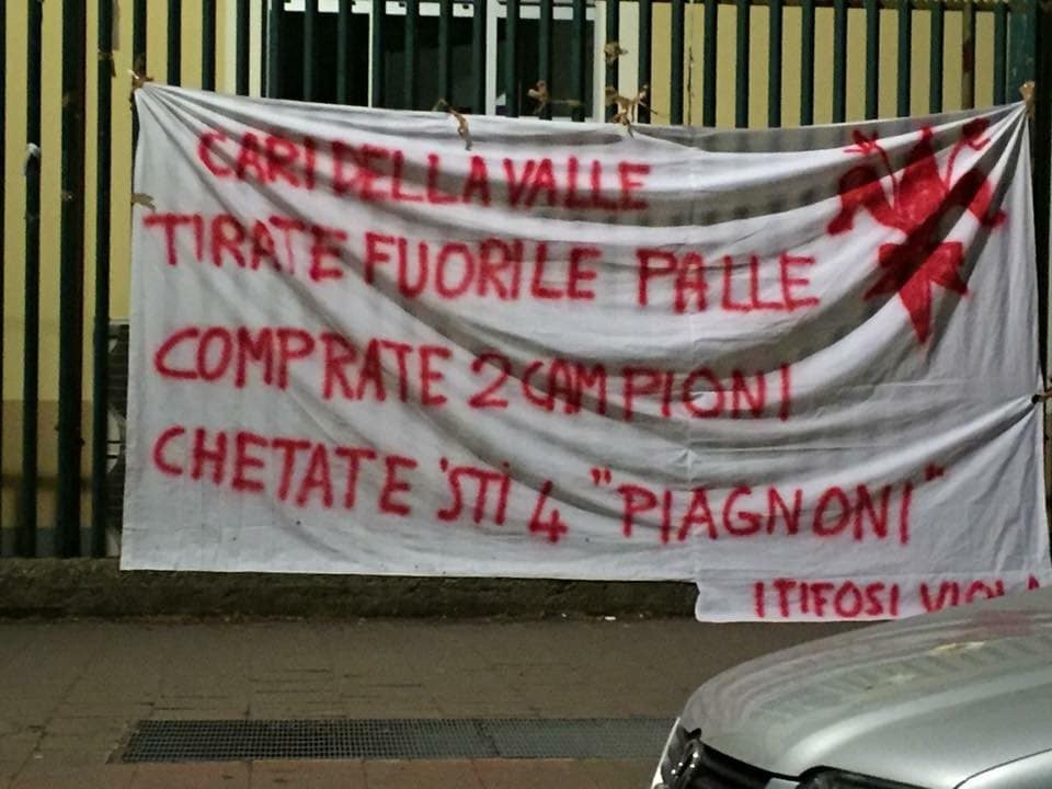 Serie A Fiorentina, striscione al Franchi: «Vogliamo due campioni»