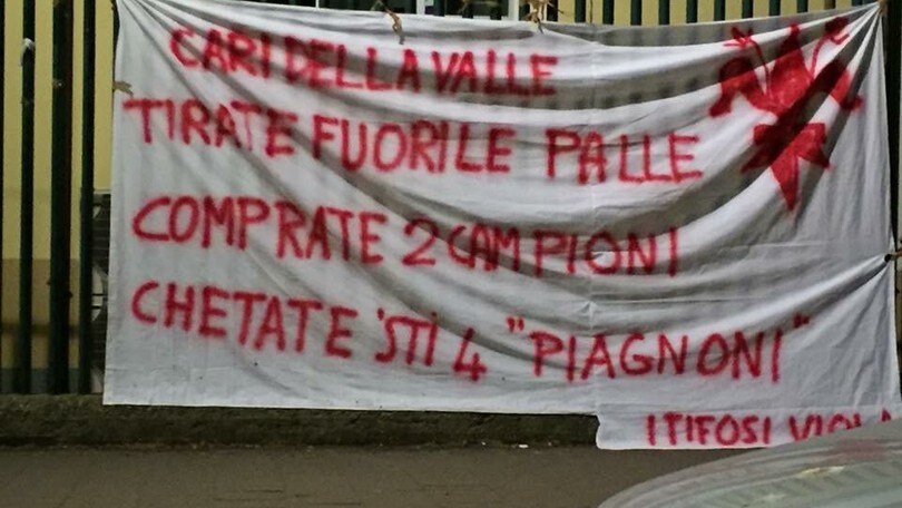 Serie A Fiorentina, striscione al Franchi: «Vogliamo due campioni»