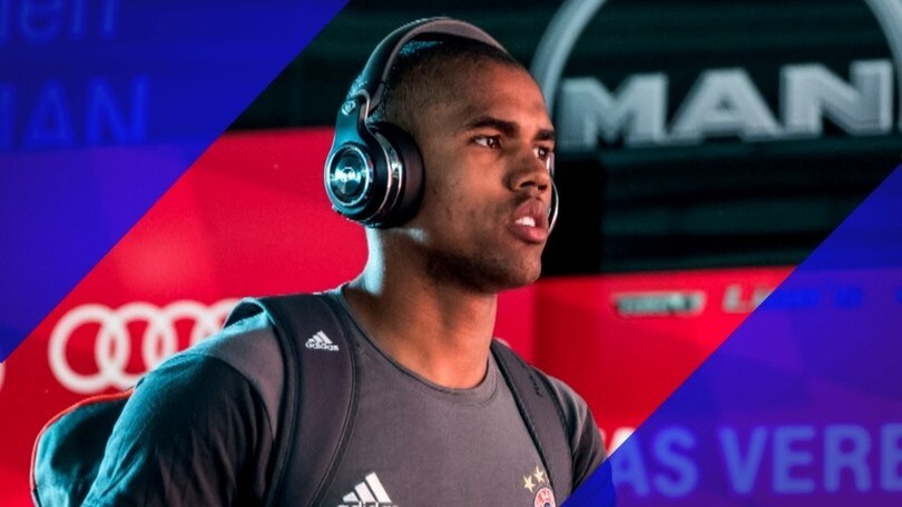 Juventus, bagno di folla per Douglas Costa