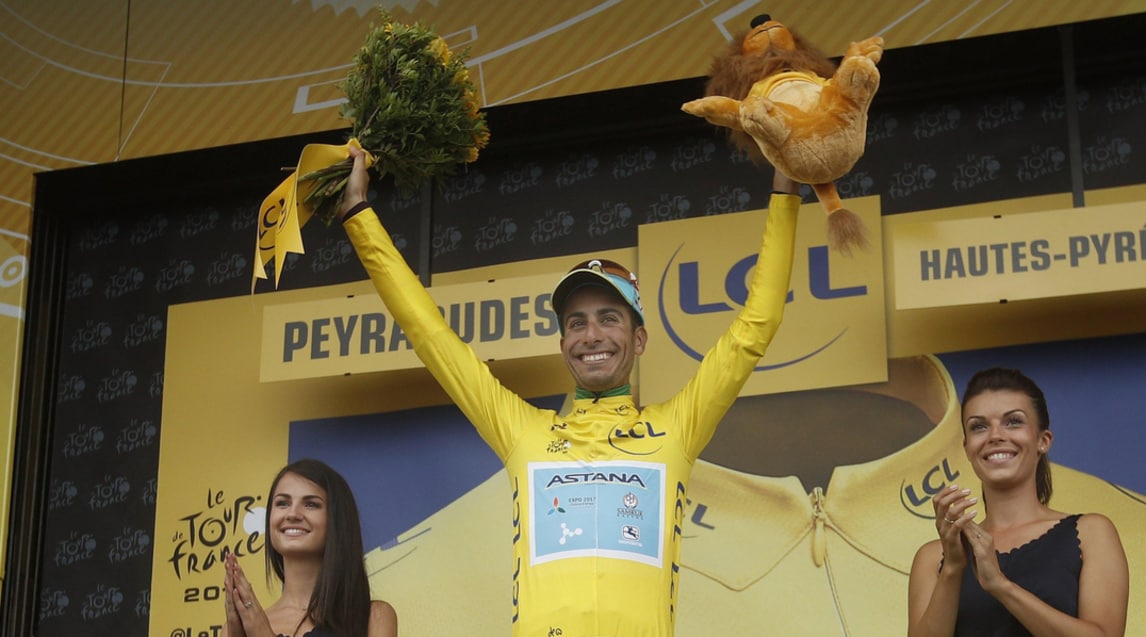 Tour de France, Aru si veste di giallo: è leader della corsa