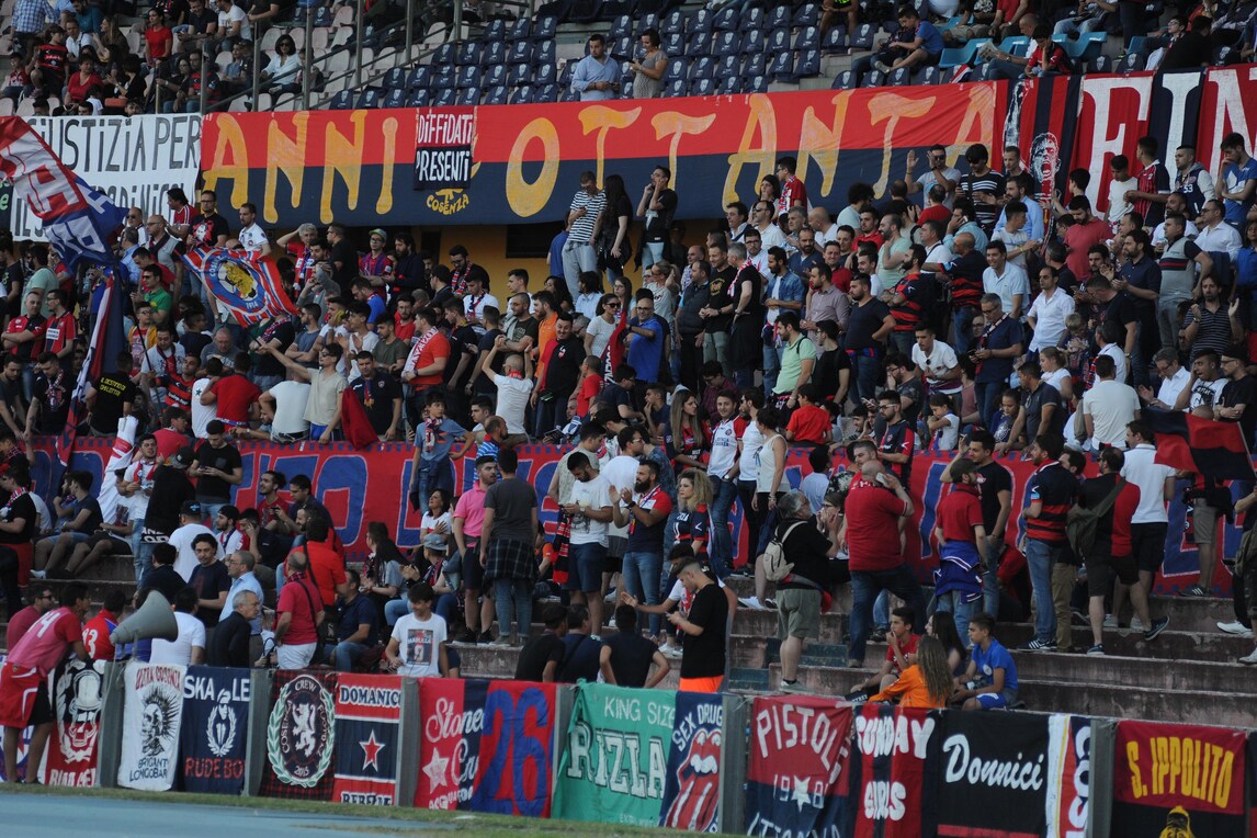 Calciomercato Cosenza, Pasqualoni a un passo. Li Gotti alla Fermana