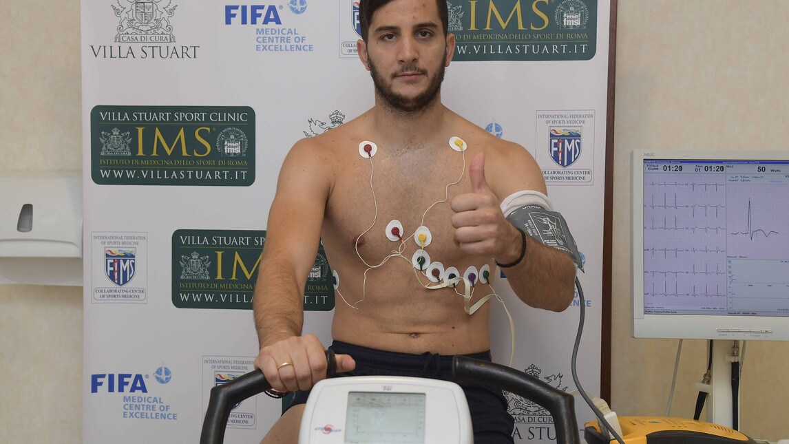 Roma, visite mediche: Manolas non sorride, Nainggolan fa l'occhiolino