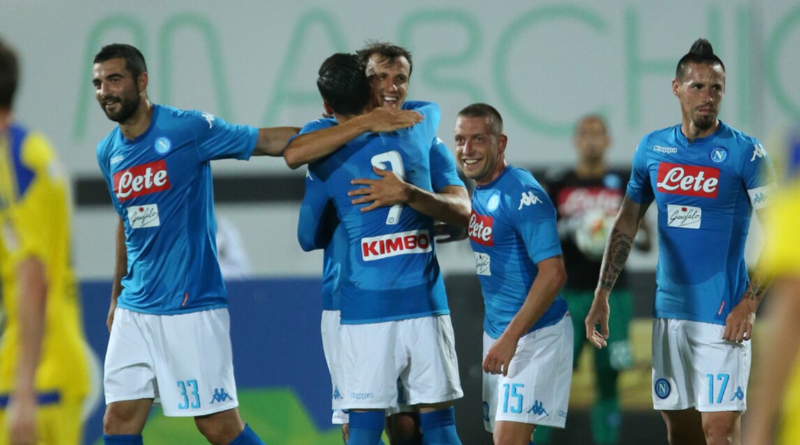 Napoli, la fotosequenza dell'eurogol di Chiriches contro il Trento