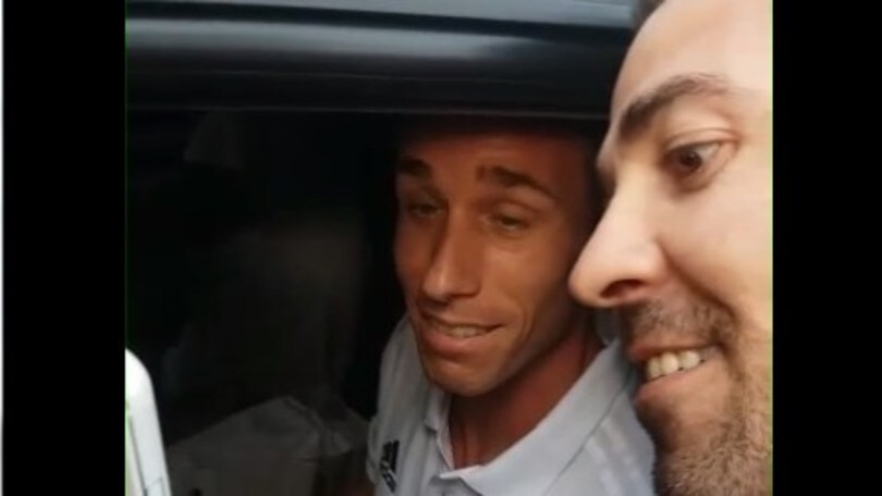 La gaffe di Biglia, a un tifoso del Milan dice: «Forza Lazio!»