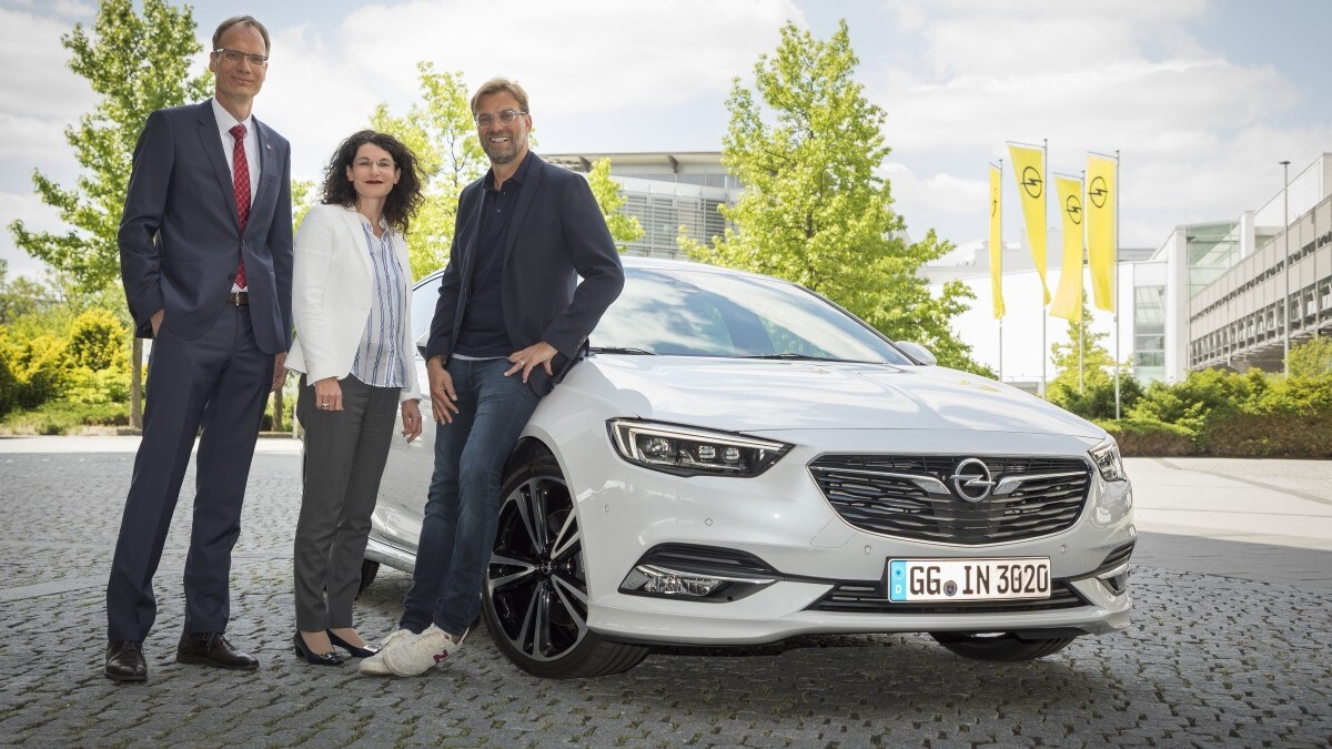 Jurgen Klopp sale sulla Opel Insignia