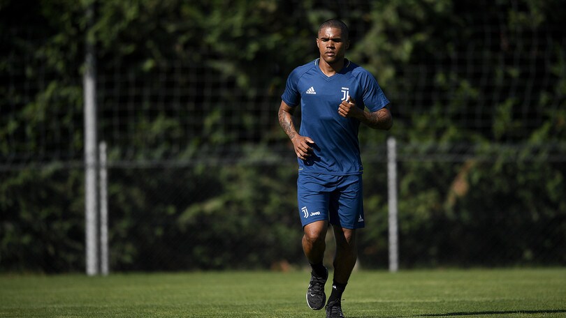 Juventus, Douglas Costa è pronto: già corre a Vinovo
