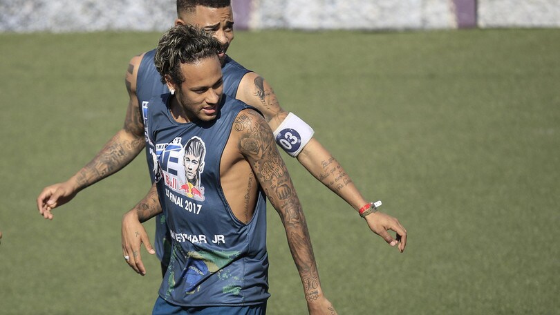 Papà Neymar viaggia oggi a Parigi