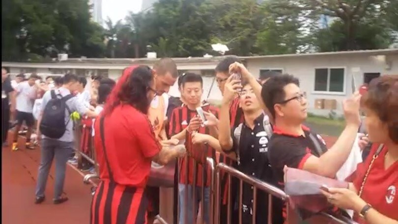 La tifosa cinese a Bonucci: "Welcome to Milan"